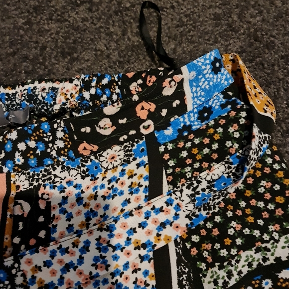 ⭐HOST PICK⭐ Womens Pants Wide Leg Floral - Picture 3 of 4